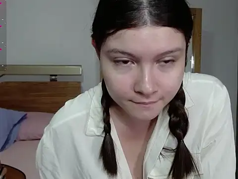 18 girl online show from November 1, 10:17 am