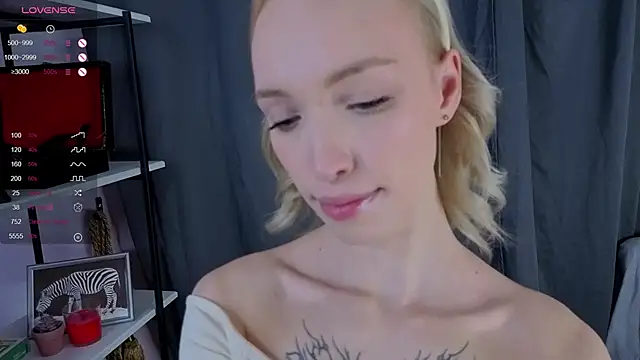 Snapshot of Grace_Glend chatting on November 20, 3:45 pm Grace Glend online show from November 20, 3:45 pm