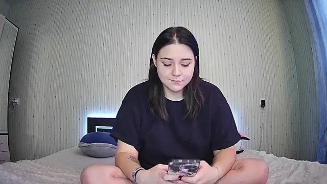 Snapshot of CoupleTwee chatting on November 22, 10:36 am CoupleTwee online show from November 22, 10:36 am