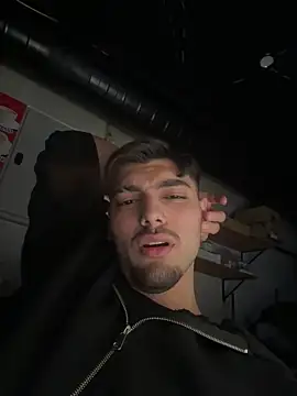 Snapshot of emir343475 chatting on October 16, 10:33 pm emir343475 online show from October 16, 10:33 pm