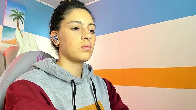 Snapshot of moon_winy chatting on October 27, 11:25 am moon winy online show from October 27, 11:25 am