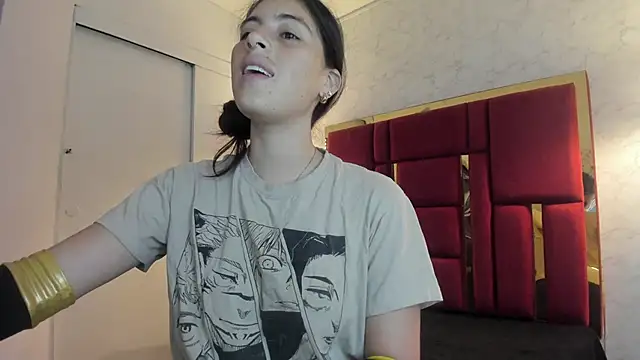 Snapshot of moon_winy chatting on November 16, 11:49 am moon winy online show from November 16, 11:49 am