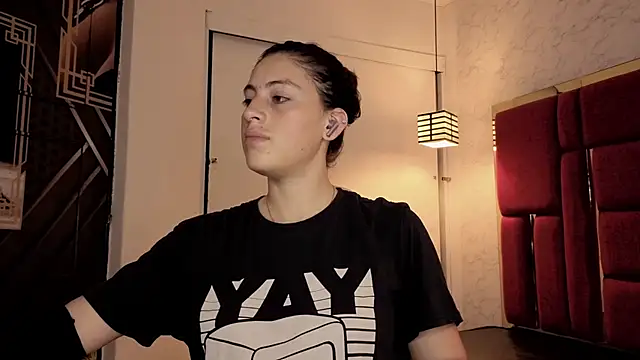 Snapshot of moon_winy chatting on November 27, 11:56 am moon winy online show from November 27, 11:56 am