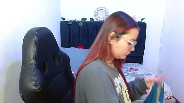 Red Lola  online show from October 28, 12:52 pm