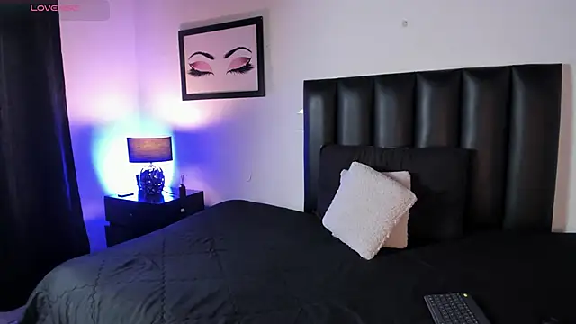 MelanieKimm online show from November 25, 6:19 pm