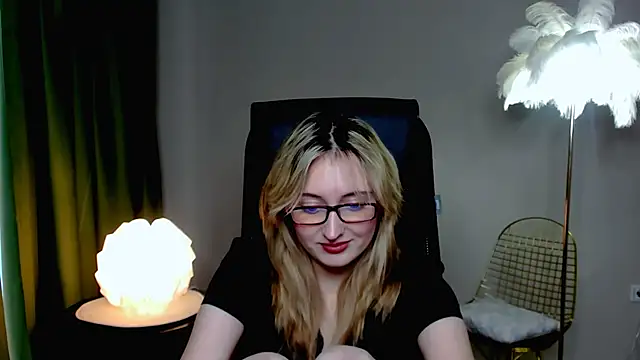 ScarlettScril online show from October 19, 9:21 am