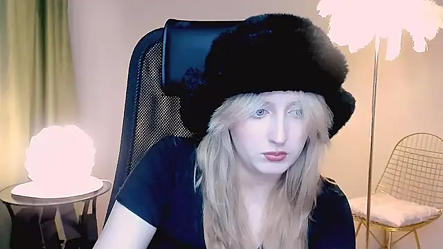 ScarlettScril online show from November 14, 9:30 am