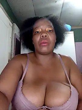 Snapshot of boobsqueenxo chatting on November 7, 2:17 pm boobsqueenxo online show from November 7, 2:17 pm