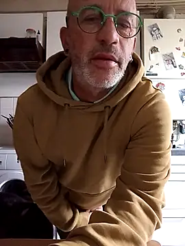 Ptitcouic online show from October 18, 8:04 am