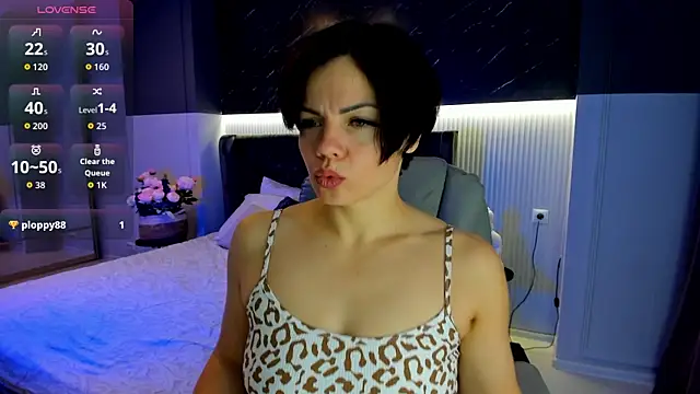 Snapshot of Maya_Levin chatting on November 9, 1:04 am Maya Levin online show from November 9, 1:04 am