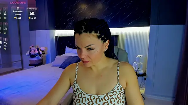 Snapshot of Maya_Levin chatting on November 24, 1:05 am Maya Levin online show from November 24, 1:05 am