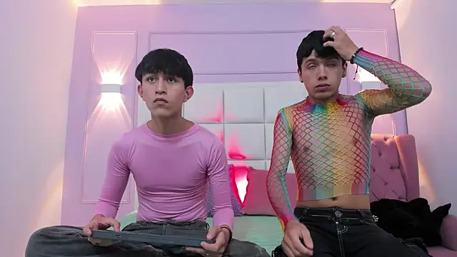 Snapshot of hoot_booys_ chatting on October 28, 8:33 pm hoot booys online show from October 28, 8:33 pm