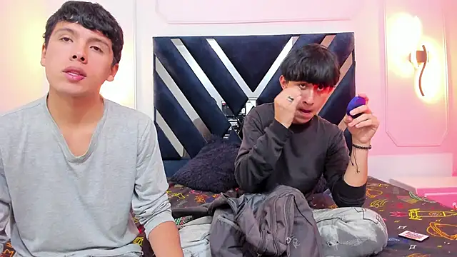 Snapshot of hoot_booys_ chatting on November 17, 3:34 am hoot booys online show from November 17, 3:34 am