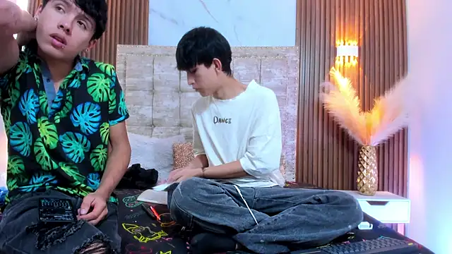 Snapshot of hoot_booys_ chatting on November 19, 8:09 pm hoot booys online show from November 19, 8:09 pm