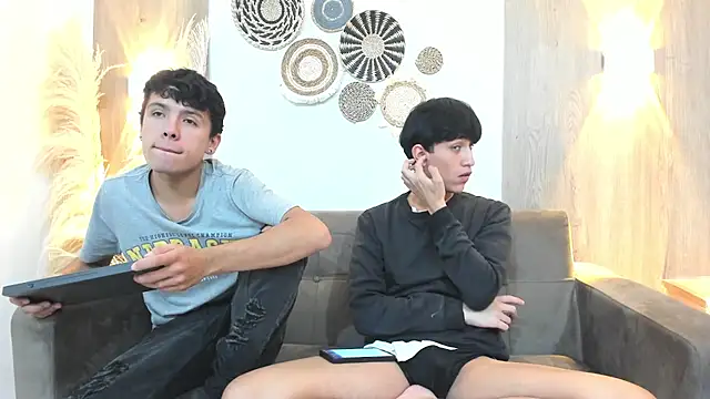 Snapshot of hoot_booys_ chatting on November 21, 8:18 pm hoot booys online show from November 21, 8:18 pm