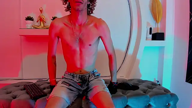 elias sn0w online show from November 22, 9:14 pm