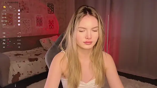 Snapshot of EvelynSin chatting on October 20, 11:10 am EvelynSin online show from October 20, 11:10 am