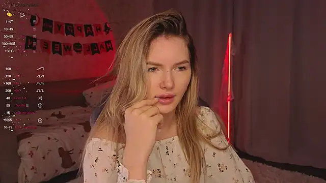 Snapshot of EvelynSin chatting on November 1, 10:39 am EvelynSin online show from November 1, 10:39 am