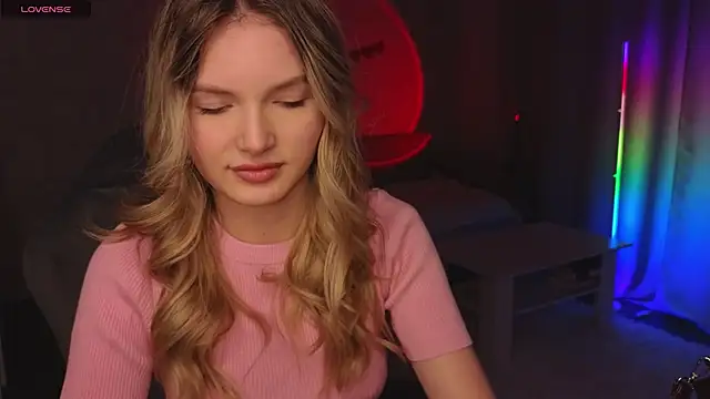 Snapshot of EvelynSin chatting on November 22, 11:42 am EvelynSin online show from November 22, 11:42 am