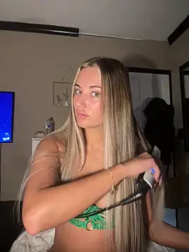 Snapshot of LaceyMilliexoxo chatting on November 27, 9:55 am LaceyMilliexoxo online show from November 27, 9:55 am