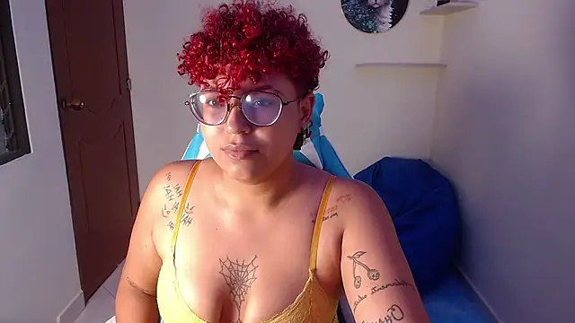 Snapshot of bellota_smitt chatting on December 13, 10:04 pm bellota smitt online show from December 13, 10:04 pm