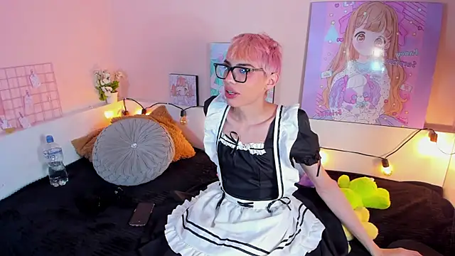 Strawberry Kitty  online show from November 2, 3:31 am