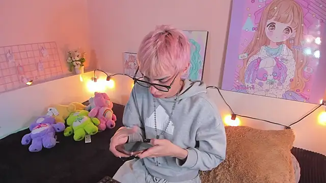 Strawberry Kitty  online show from November 9, 4:55 am