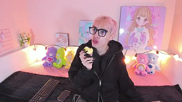 Strawberry Kitty  online show from November 15, 10:59 pm