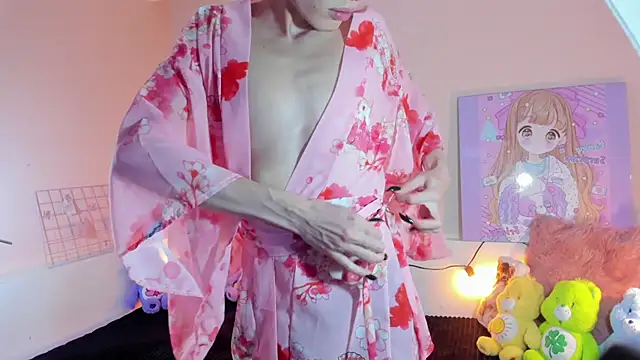 Strawberry Kitty  online show from December 1, 4:06 am