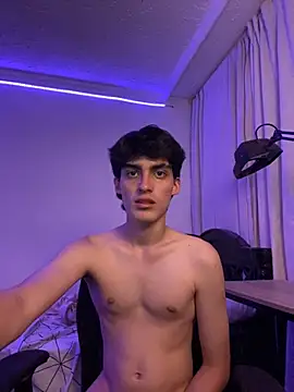 Snapshot of WarrenBlushfire chatting on October 18, 6:26 am WarrenBlushfire online show from October 18, 6:26 am