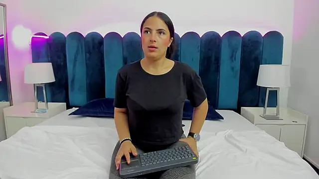 AuraSky  online show from November 11, 7:25 pm