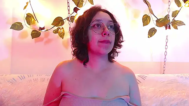 Snapshot of Milie_yue chatting on October 22, 2:34 am Milie yue online show from October 22, 2:34 am