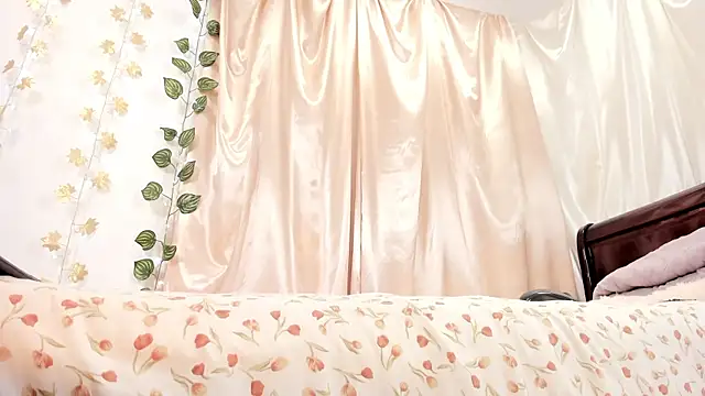 Snapshot of Milie_yue chatting on November 24, 2:06 pm Milie yue online show from November 24, 2:06 pm