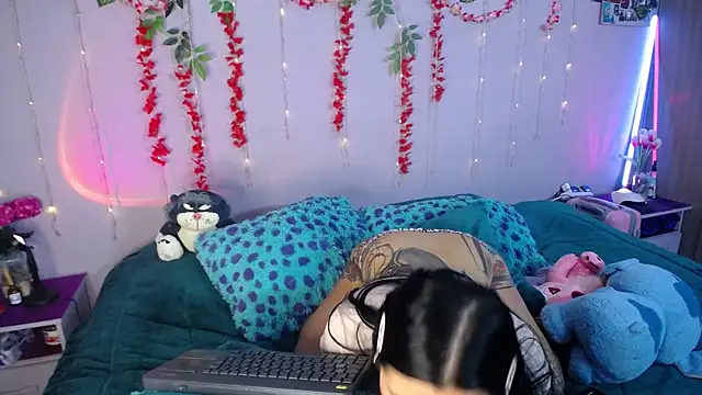 NathallyRouse online show from November 29, 10:02 pm