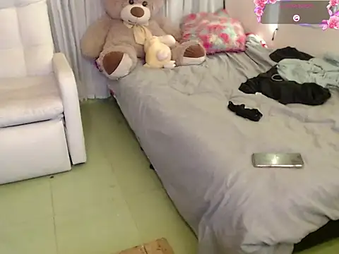 Snapshot of yvonne_jlove chatting on December 3, 2:52 am yvonne jlove online show from December 3, 2:52 am