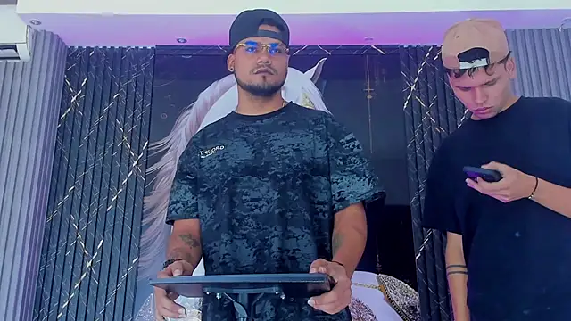 handsome boys22 online show from November 17, 12:44 pm