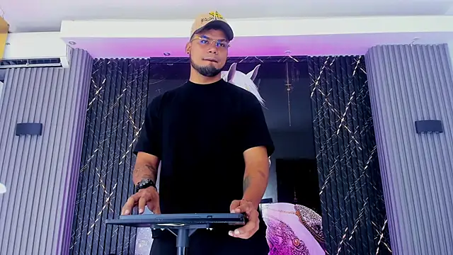 handsome boys22 online show from November 20, 12:38 pm