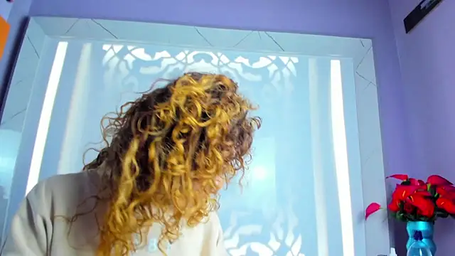 Snapshot of EmiliRouse_ chatting on October 25, 4:09 am EmiliRouse online show from October 25, 4:09 am