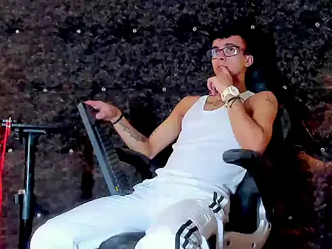 the fenix boy online show from November 5, 7:36 pm