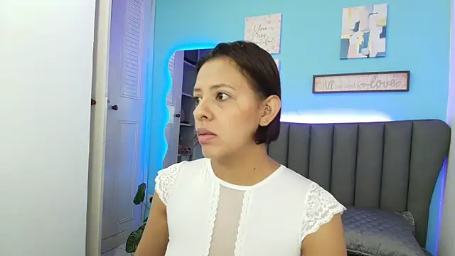 Snapshot of Aria_Russo chatting on November 6, 2:51 pm Aria Russo online show from November 6, 2:51 pm