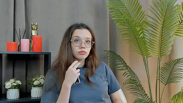 FabiolaCowing online show from October 19, 1:12 pm