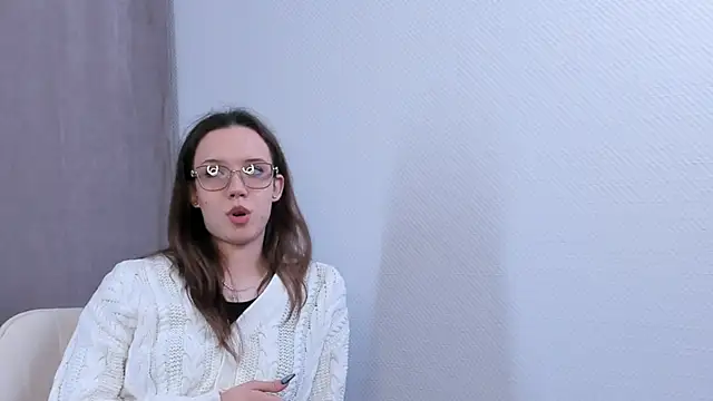 FabiolaCowing online show from October 21, 4:08 pm