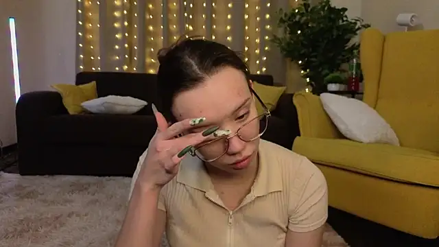 FabiolaCowing online show from November 15, 6:04 pm