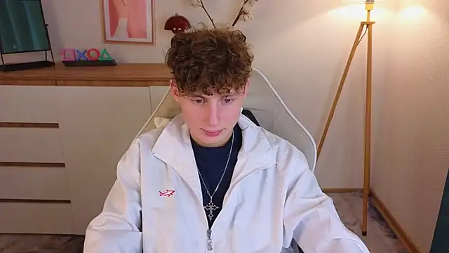 Snapshot of crisp1n chatting on October 19, 3:01 pm crisp1n online show from October 19, 3:01 pm