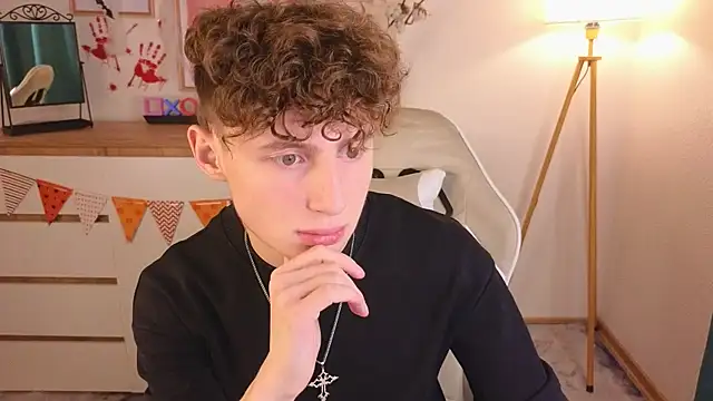 Snapshot of crisp1n chatting on October 29, 3:36 pm crisp1n online show from October 29, 3:36 pm