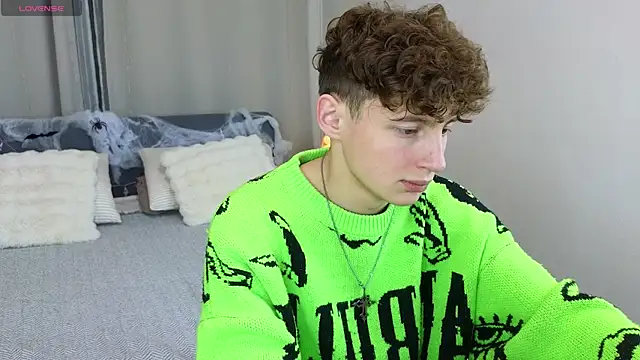 Snapshot of crisp1n chatting on November 8, 3:12 pm crisp1n online show from November 8, 3:12 pm