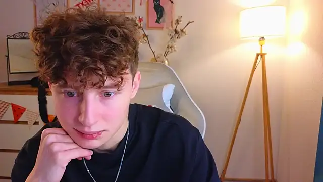 Snapshot of crisp1n chatting on November 11, 3:01 pm crisp1n online show from November 11, 3:01 pm