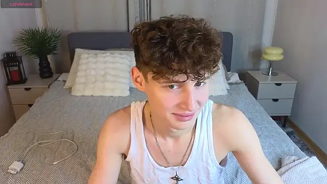 Snapshot of crisp1n chatting on November 12, 3:01 pm crisp1n online show from November 12, 3:01 pm