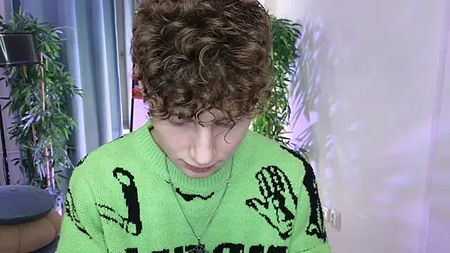 Snapshot of crisp1n chatting on November 13, 3:55 pm crisp1n online show from November 13, 3:55 pm