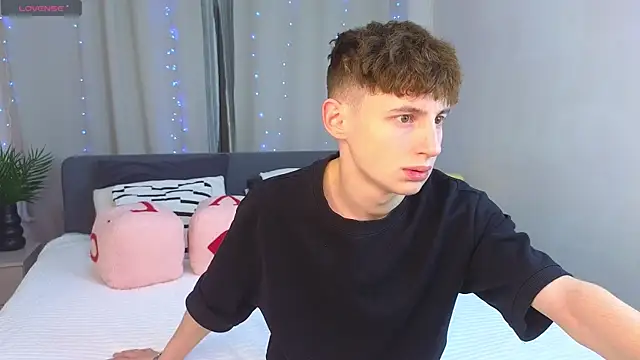 Snapshot of crisp1n chatting on November 27, 2:52 pm crisp1n online show from November 27, 2:52 pm